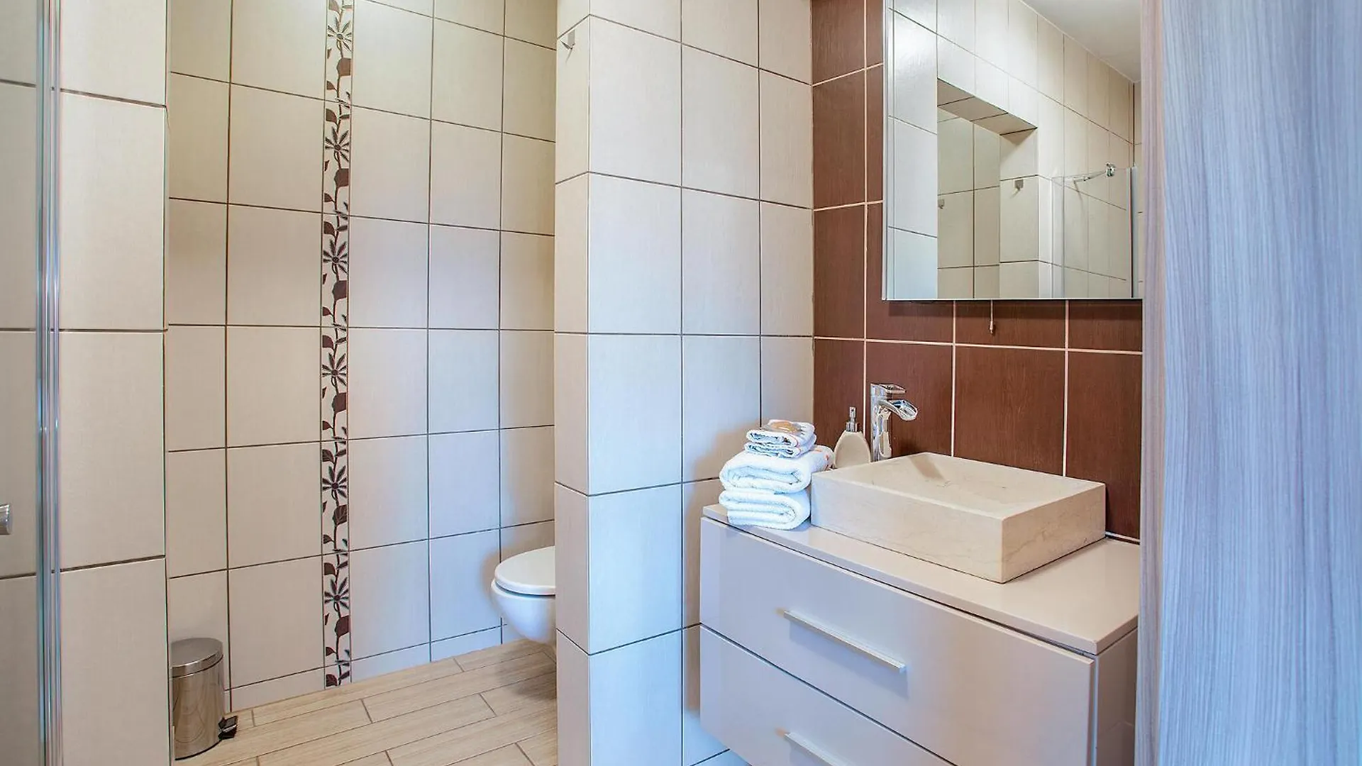 Stunning Apartment In Gdansk With Wifi 0*,